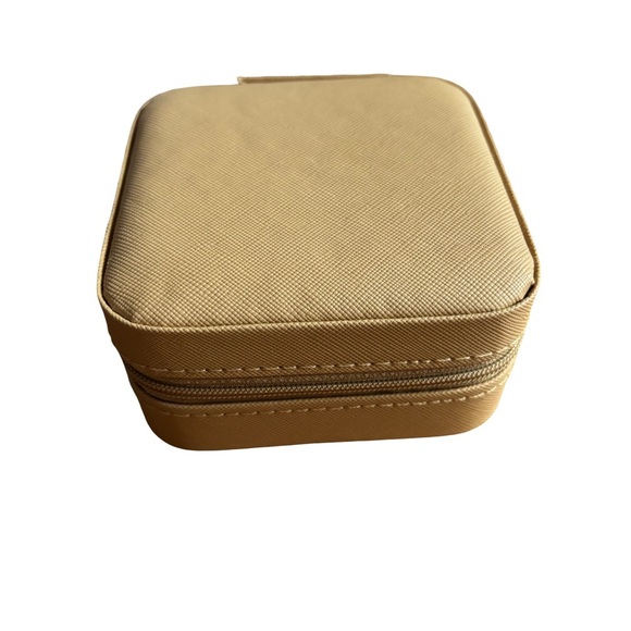 Avon Mother’s Day / Travel Jewelry Organizer NWT neutral tan colour - Picture 2 of 4